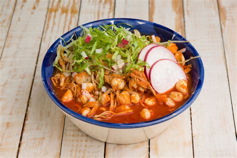  El Pozole de Mazatlán: ¡Una Sinfonía de Sabores Picantes y Confortantes en Cada Sorbo!