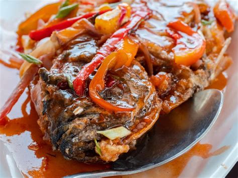  Pescado Frito con Salsa Agridulce: ¿Una Explosión de Sabores en Tu Boca?