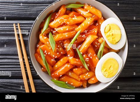 ¡Ddeokbokki picante y untuoso: una explosión de sabores coreanos en el corazón de Vaughan!