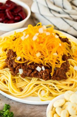  The Juicy Delight of Cincinnati Chili: A Symphony of Spices Meeting the Comfort of Noodles!